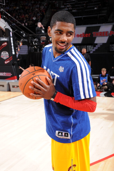 足坛共17位亿欧先生：英超西甲各7人 德甲2人法甲1人 意甲0人（足坛17名亿欧球员分布：英超、西甲各7人，德甲2人，法甲1人，意甲0人）