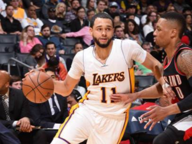 塞维利亚官方：因俱乐部上诉，主场部分看台关闭的处罚将暂停（塞维利亚官宣：俱乐部上诉获受理，主场部分看台关闭处罚暂缓执行）