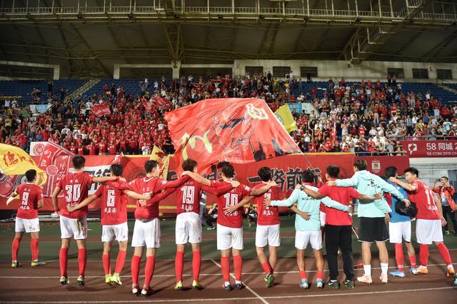 布伦森近三场爆发，场均砍下32.7分5.7助，命中率54.2%（布伦森最近三战火力全开：场均32.7分、5.7助攻，投篮命中率54.2%）