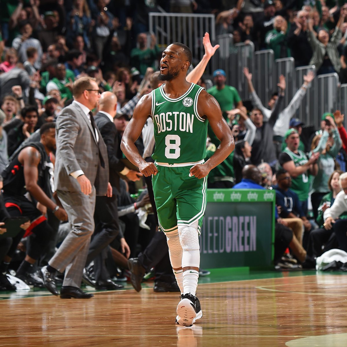 都体：佛罗伦萨球迷说DV9是“吉普赛人”，俱乐部被罚款2万欧（都体：佛罗伦萨球迷对DV9使用歧视性言论，俱乐部被罚2万欧元）