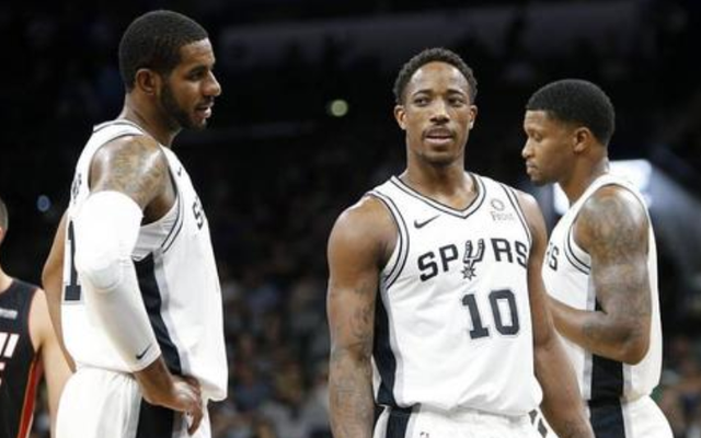 佩德里：梅西是历史最佳球员，希望有朝一日与他再次并肩作战（佩德里称梅西为史上最佳，期待未来再度并肩作战）