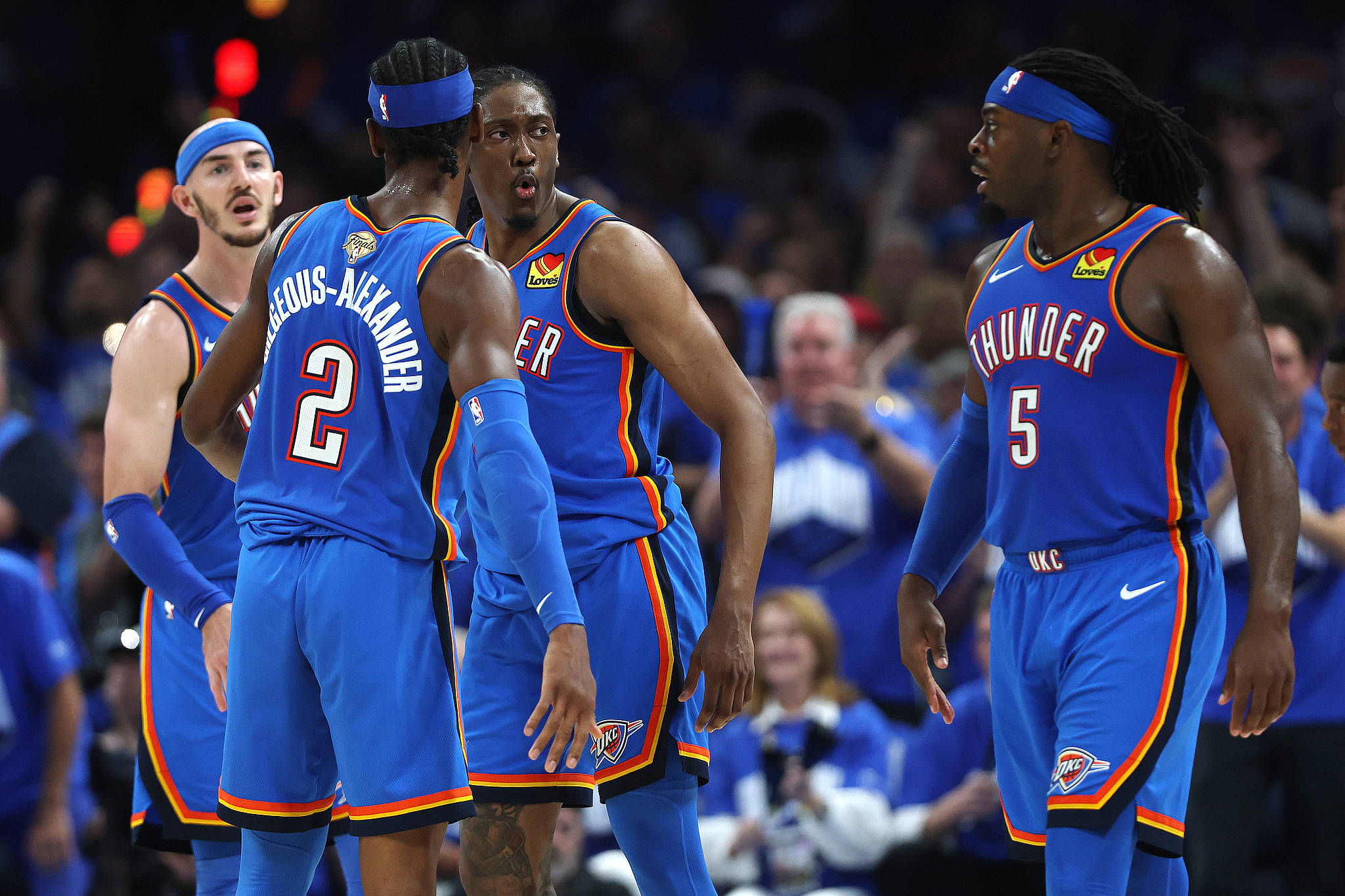 梅西：现代足球的永恒传奇（梅西：当代足坛的不朽神话）