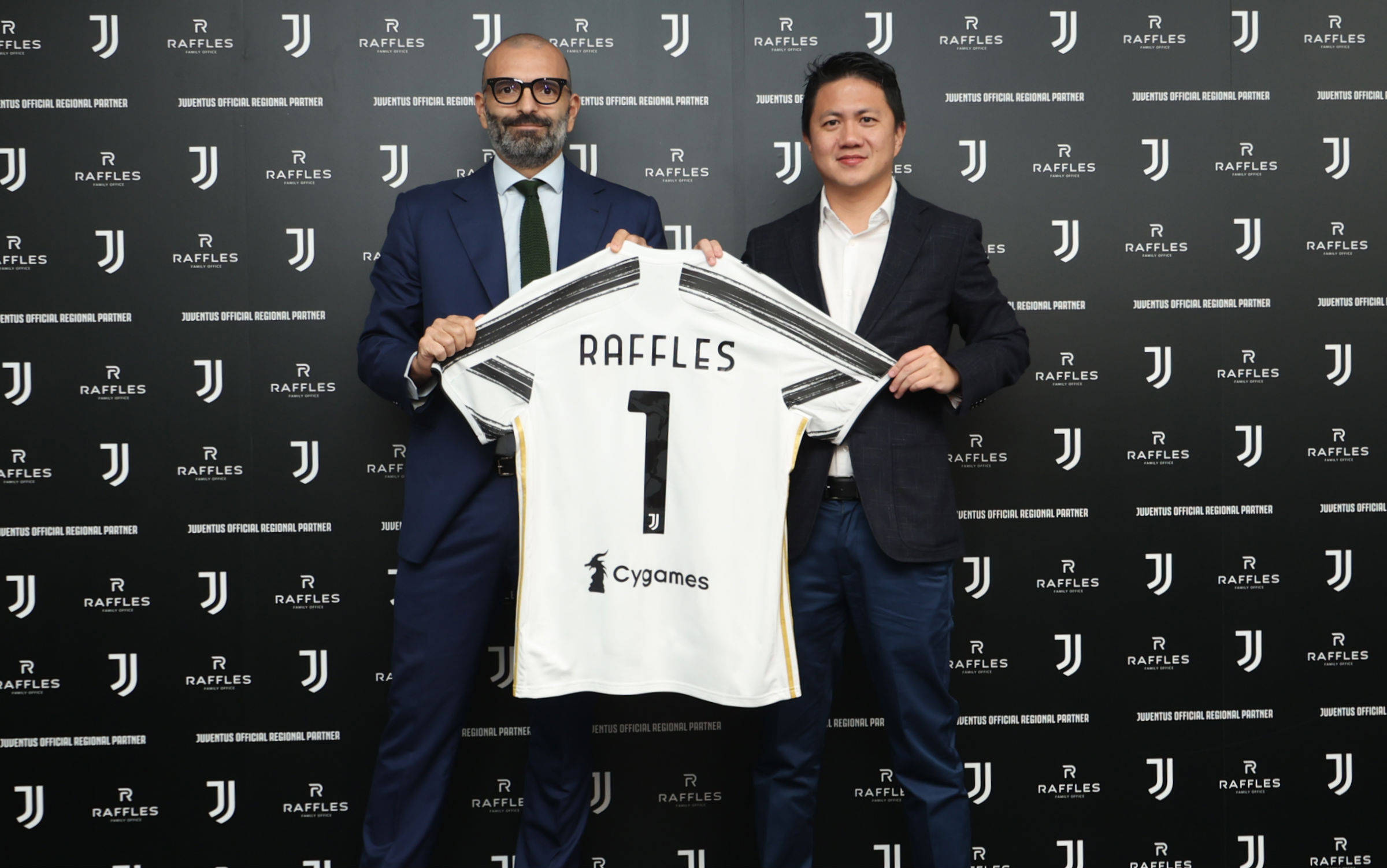 足球装备的科技革新解析（足球装备科技革新深度解读）