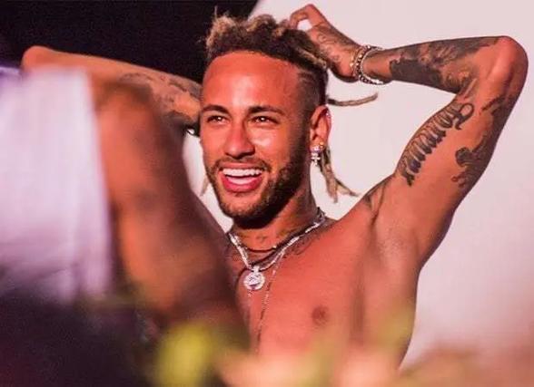 这是谁叫的暂停？福建暂停回来浙江前场换紧逼 福建发球违例失误（暂停归来风云突变：浙江前场紧逼，福建发球违例成失误）