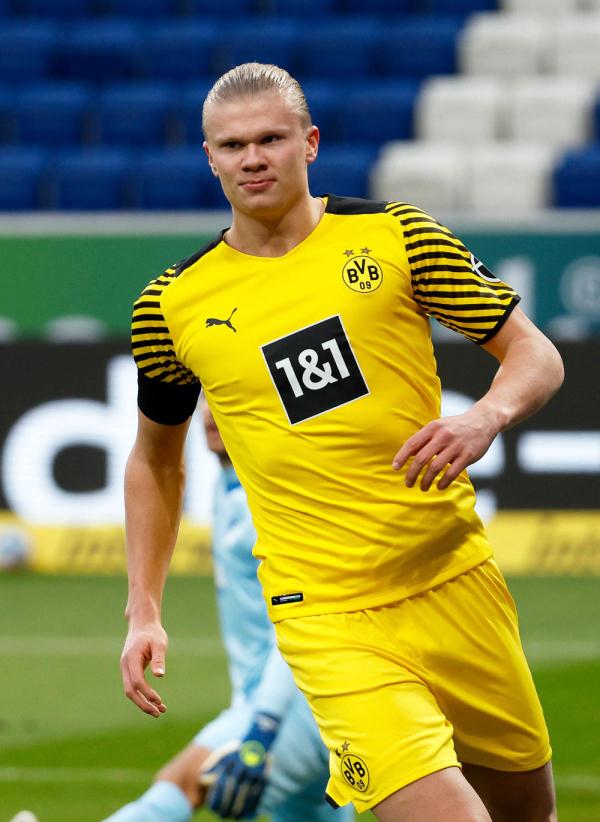 单场打入两粒头球，孔德是欧冠改制以来巴萨球员第一人（孔德单场梅开二度皆为头球，创欧冠改制后巴萨队史首例）