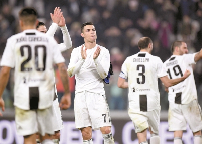 稳定表现！埃奇库姆上半场7中3拿到8分 正负值+14最高（状态在线！埃奇库姆半场7投3中拿下8分，正负值+14全场最高）