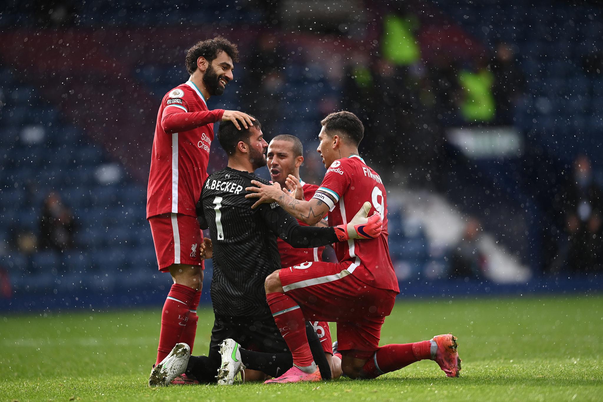 国脚伤愈后首秀建功，球迷称其回来了（国脚伤愈复出首秀发威，球迷赞其王者归来）