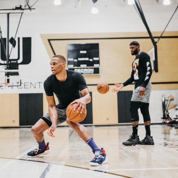 足球欧洲媒体盛赞某国脚：执行力极强（欧媒盛赞某国脚：执行力出众）