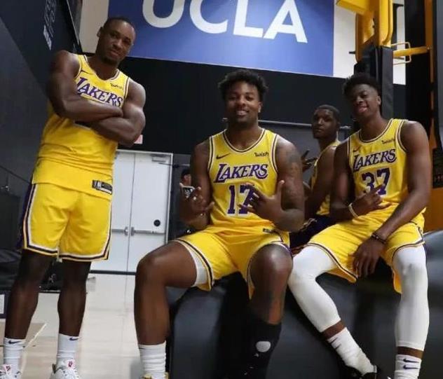 不抢镜，却不可替代（低调不喧哗，却无可替代）