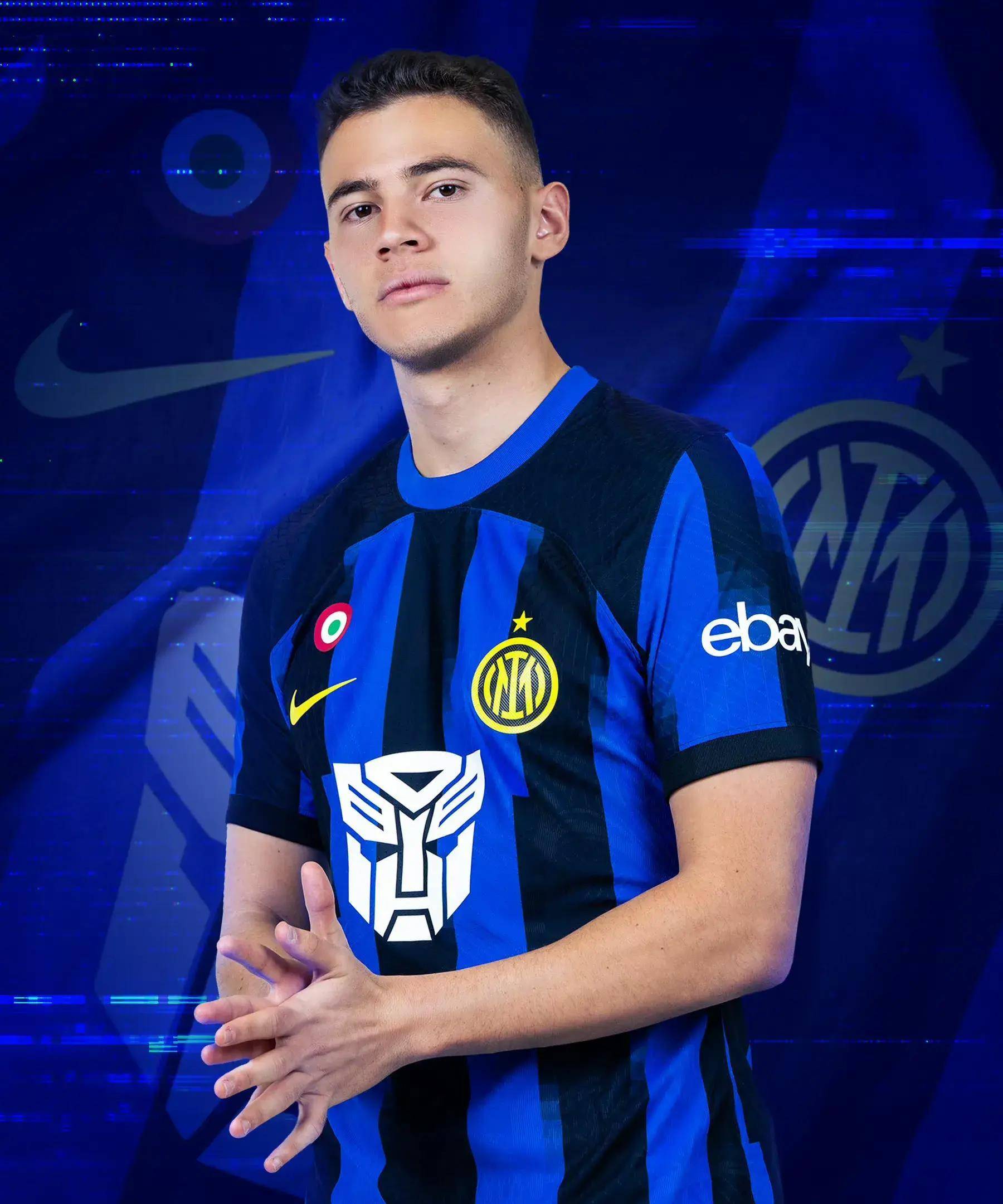 回忆杀！维埃里社媒晒照，大罗、巴乔、狼王等巨星聚餐（回忆满满！维埃里社媒晒合影：大罗、巴乔与狼王等传奇同桌聚餐）