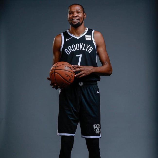 爱德华兹：我因为不求稳而被批评，我每次出手都奔着赢去的（爱德华兹：有人说我不稳，但我每一次出手都是为了胜利）