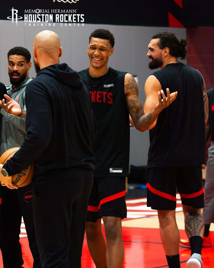 鹈鹕双核发力豪取胜利（鹈鹕双星爆发强势取胜）