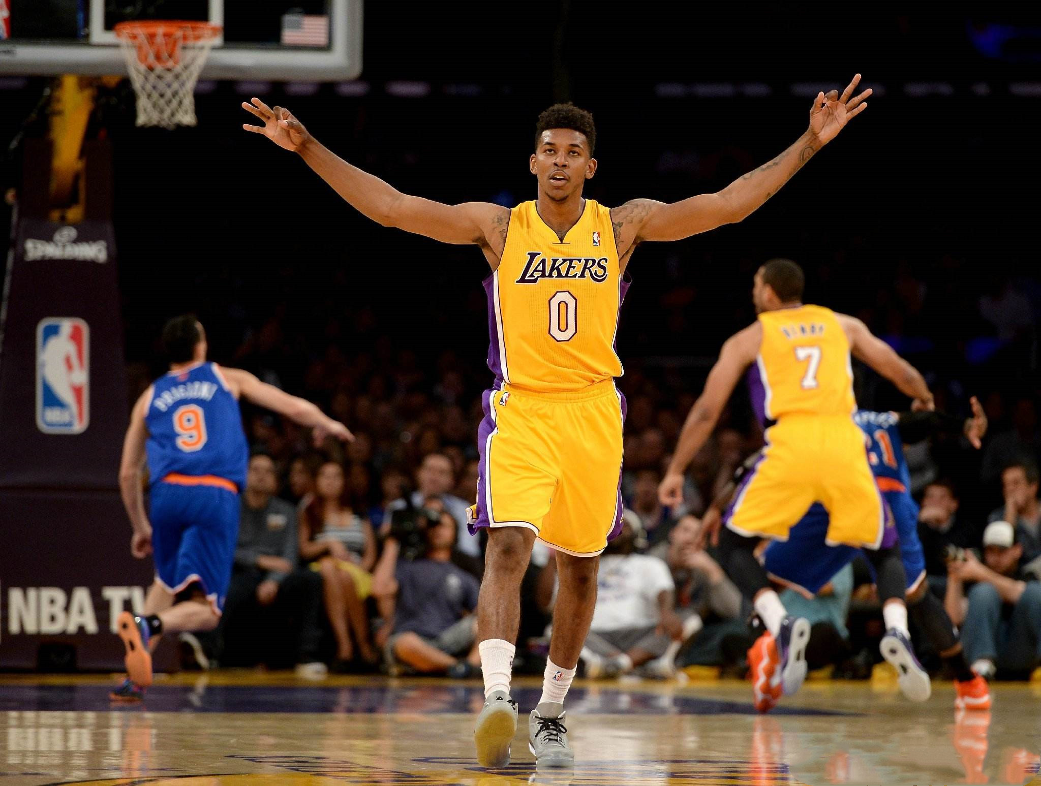 美记：球馆里95%的人都为马刺加油，这种热情让雷霆有些慌乱（美记称：现场95%的球迷为马刺呐喊，雷霆在这股热情下有些慌乱）