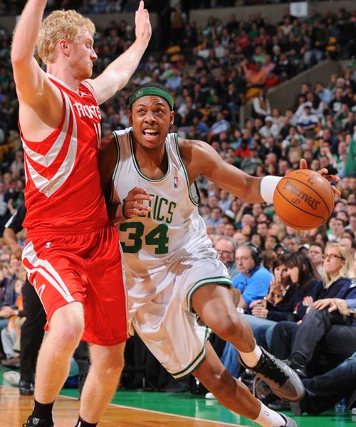 甘锐：主教练反复强调亚冠一定要拼，韦世豪也冒着风险上场了（甘锐：主帅一再要求为亚冠拼尽全力，韦世豪带伤冒险出战）