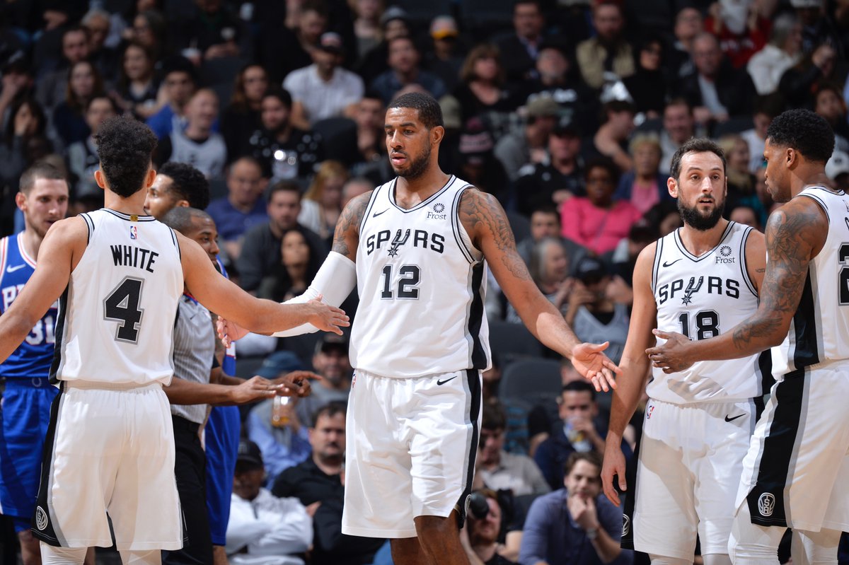 湖人詹姆斯关键三分锁定胜利（詹姆斯命中关键三分助湖人取胜）