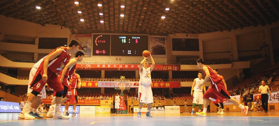 国米大战利物浦，巴萨PK法鹰，参与截图预测今夜欧冠的比分（国米迎战利物浦，巴萨对决法鹰，晒截图参与预测今夜欧冠比分）