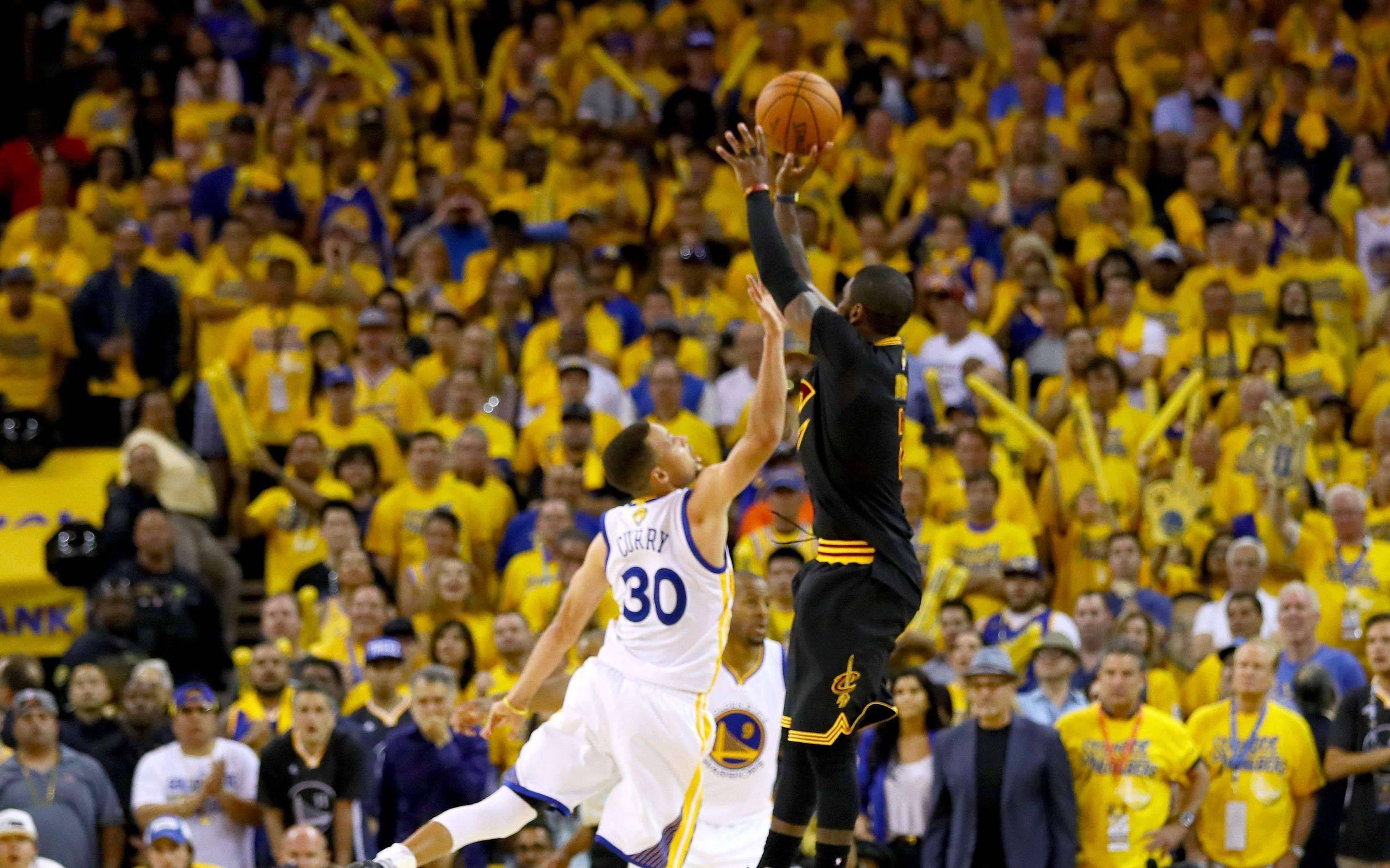 黄健翔谈中国女足0-8惨败：选材应整体性向大型化发展？（黄健翔评中国女足0-8失利：选材是否该走整体大个化路线？）